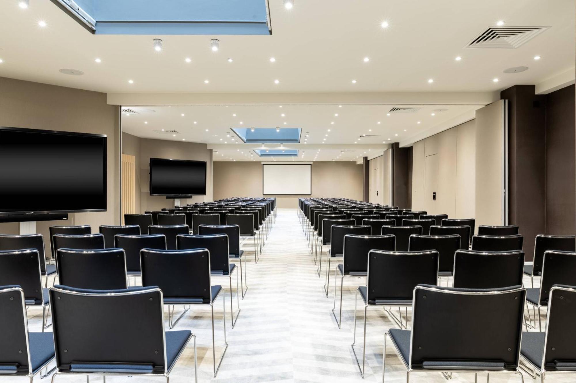 Ac Hotel By Marriott Berlin Humboldthain Park Bagian luar foto