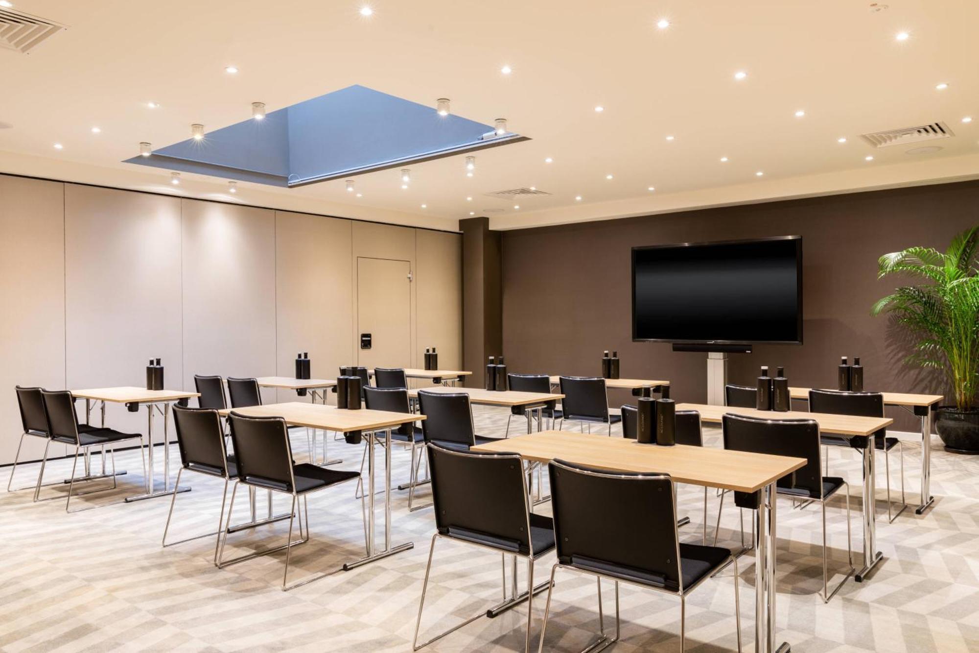Ac Hotel By Marriott Berlin Humboldthain Park Bagian luar foto