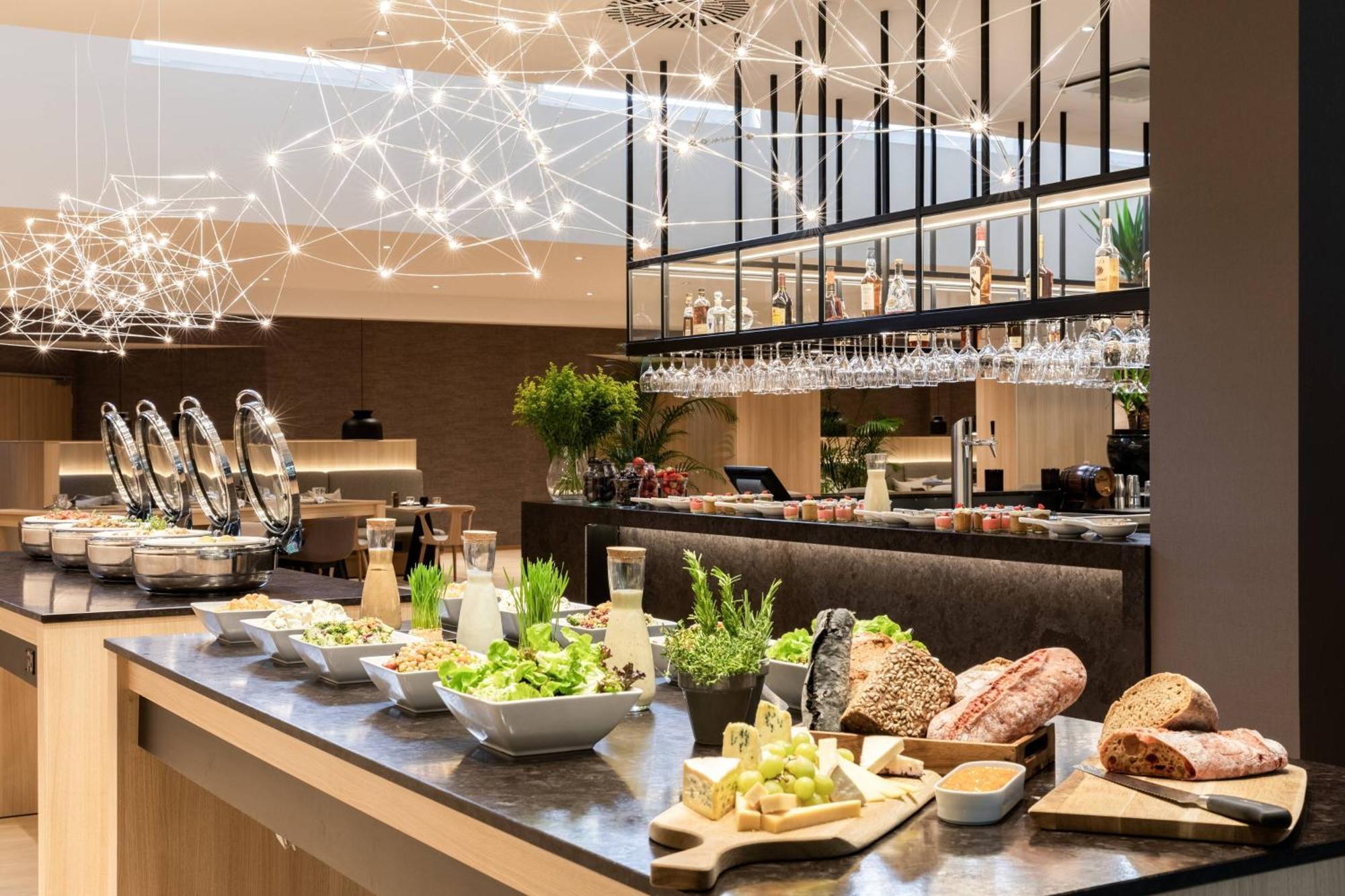 Ac Hotel By Marriott Berlin Humboldthain Park Bagian luar foto