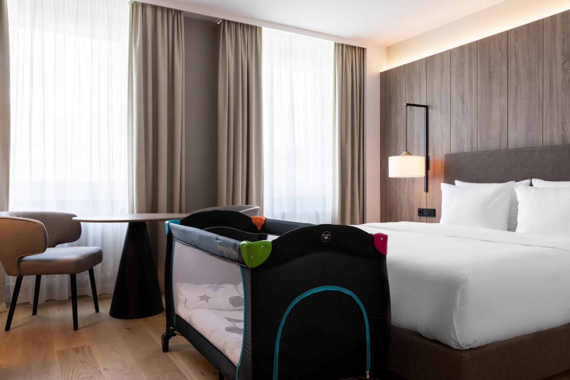 Ac Hotel By Marriott Berlin Humboldthain Park Bagian luar foto