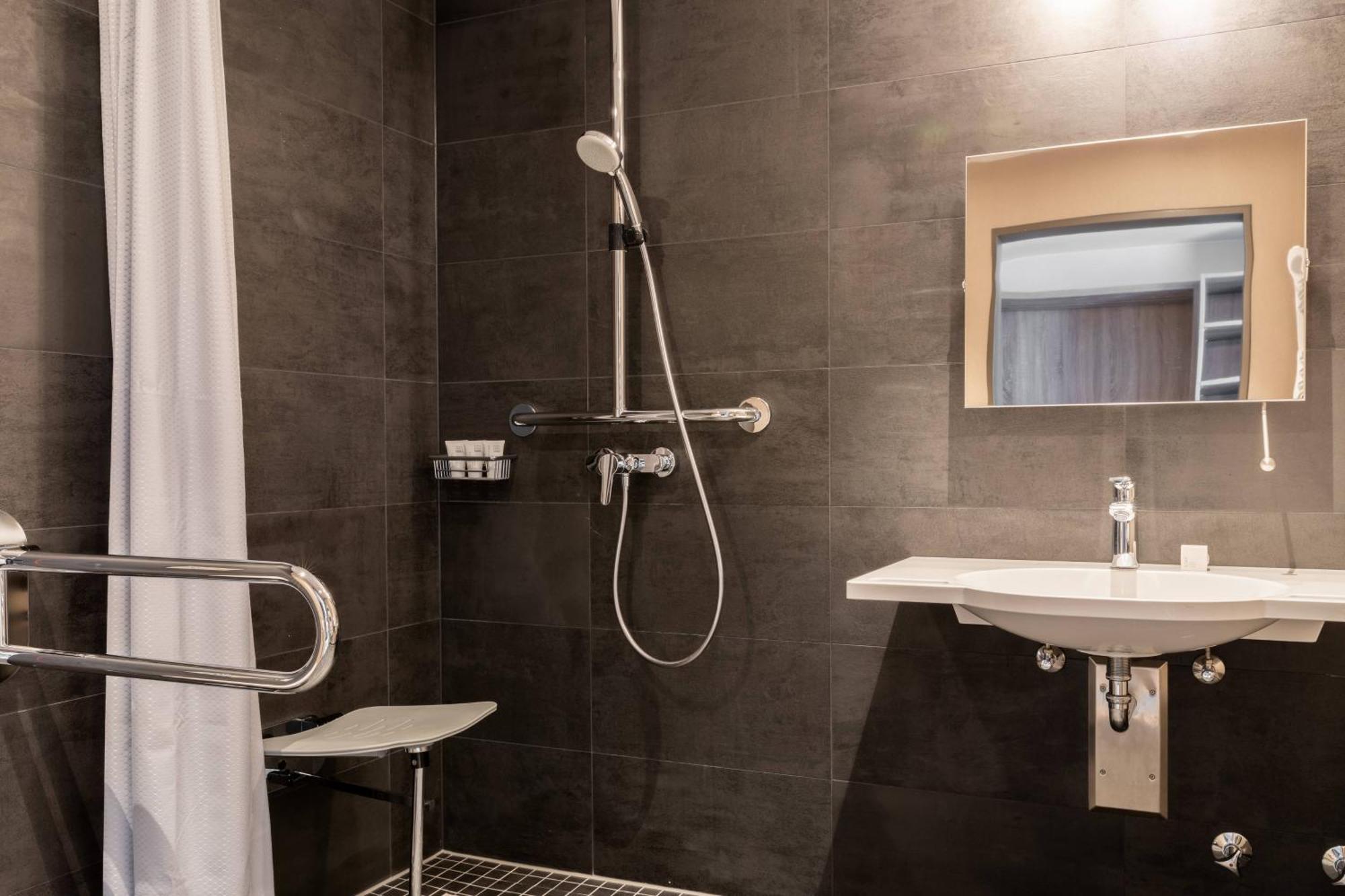 Ac Hotel By Marriott Berlin Humboldthain Park Bagian luar foto